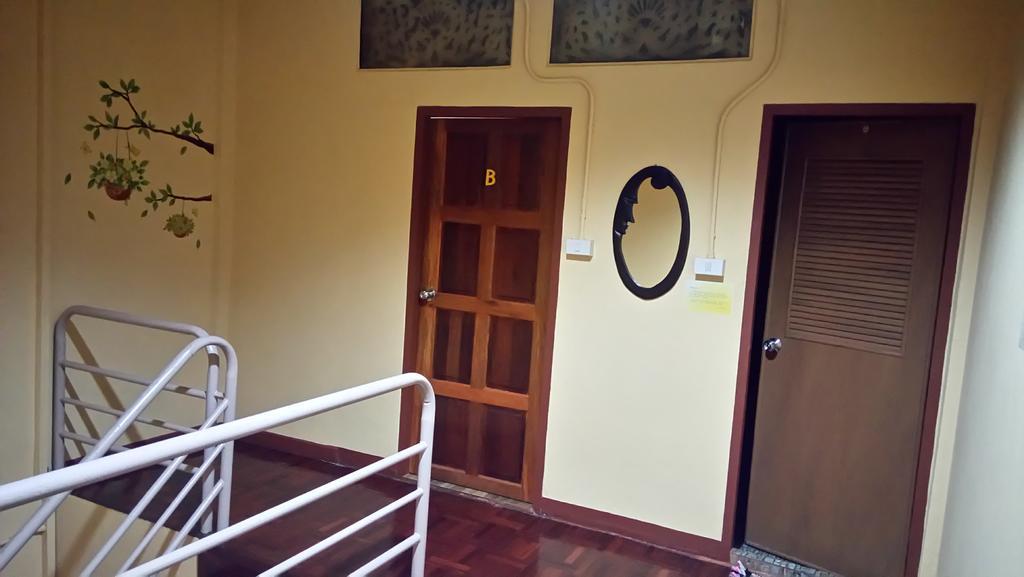 Pm Guesthouse Чиангмай Экстерьер фото