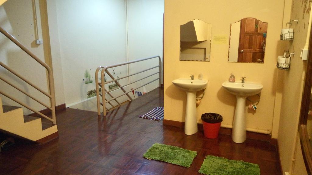Pm Guesthouse Чиангмай Экстерьер фото