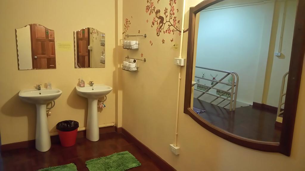 Pm Guesthouse Чиангмай Экстерьер фото